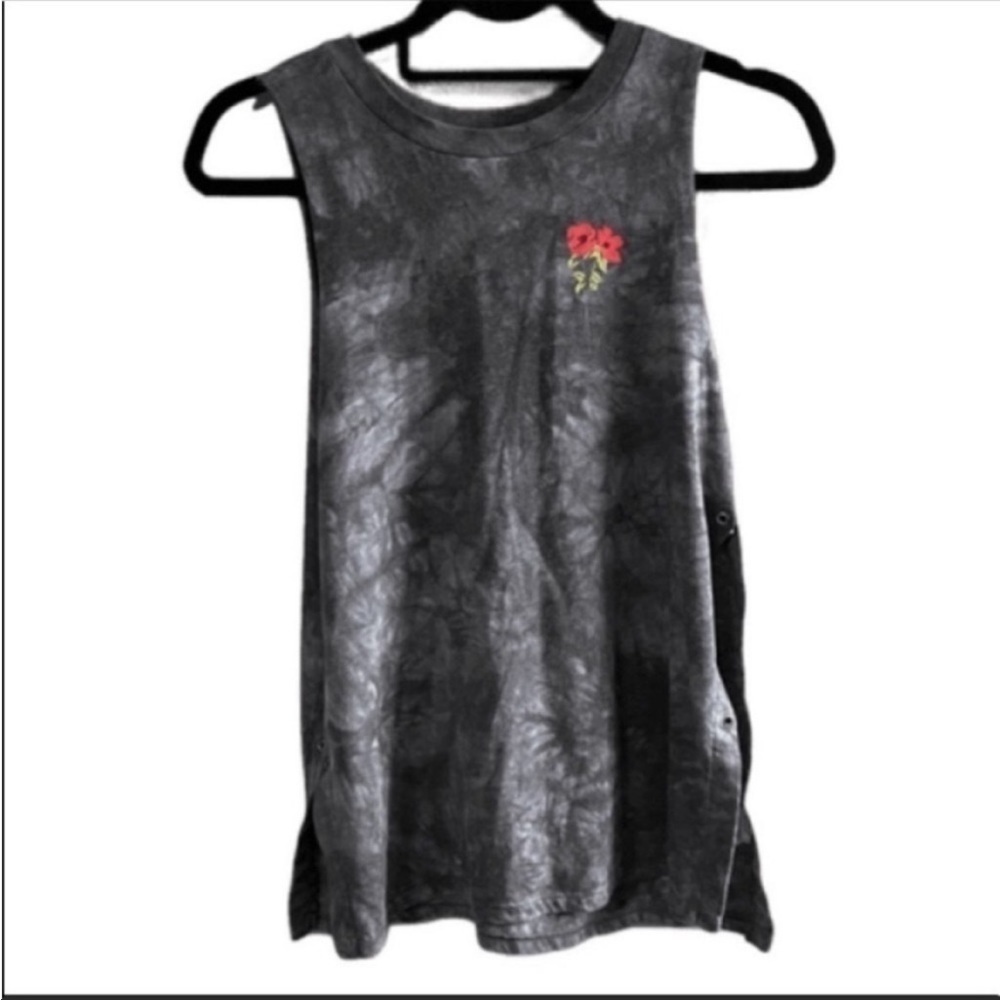 Empyre tie dye flower imprint open sides grommet detail tank top. Size small.